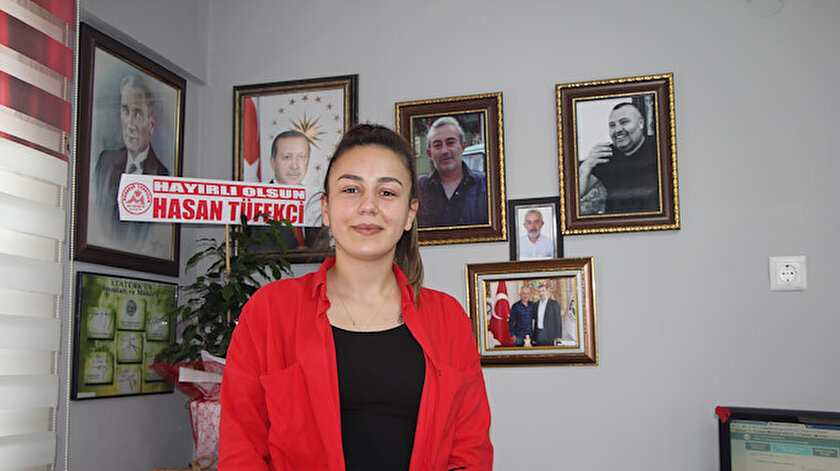 Vefat eden efsane muhtarın bayrağını kızı devraldı: Bana çok güzel bir miras bıraktı