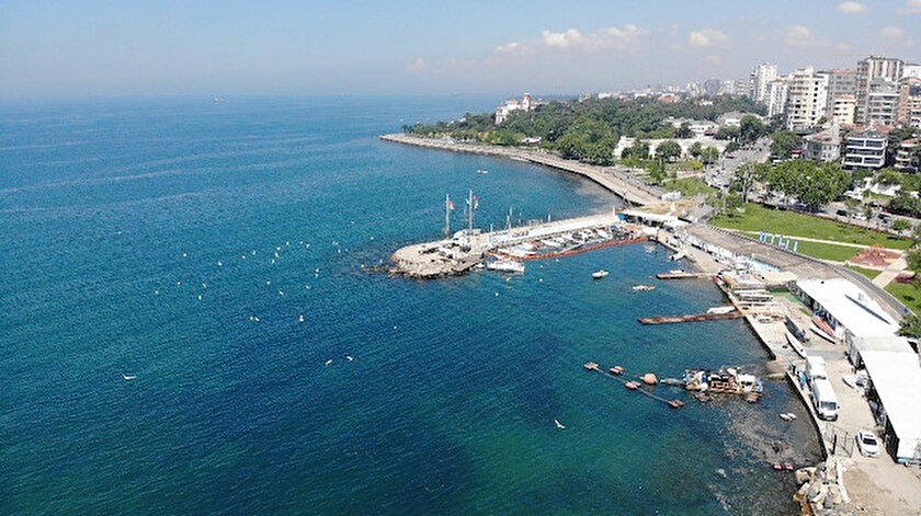 Müsilajla mücadele seferberliği sürüyor: Caddebostan sahili deniz salyasından temizlendi