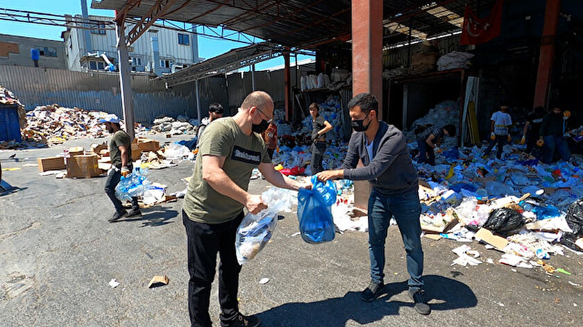 10 bin liralık ihracat ürünlerini yanlışlıkla çöpe attılar: Bir saatlik çalışmayla bulunup sahibine verildi