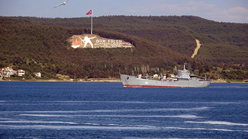 Rus savaş gemileri peş peşe Çanakkale Boğazından geçti