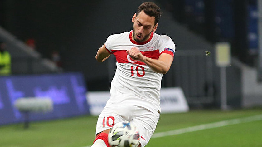 Galatasarayın milli takım paylaşımında Hakan Çalhanoğlu detayı
