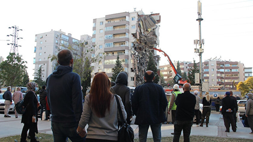 İzmir depreminde yan yatan Yılmaz Erbek Apartmanında kolon kesilmemiş: Zemin etüdü yanlış beton kalitesi düşük