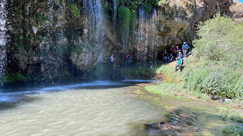 Sivasta bir grup doğa tutkunu Değirmenaltı Şelalesi ve çevresindeki tarihi kaya yerleşkelerini gezdi