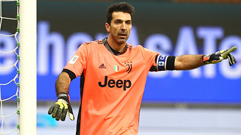 Buffon başladığı yere geri döndü
