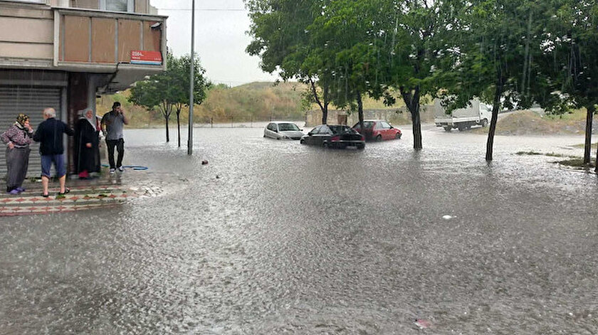 İstanbulda gökyüzünü kara bulutlar sardı! 5 günlük İstanbul hava durumu