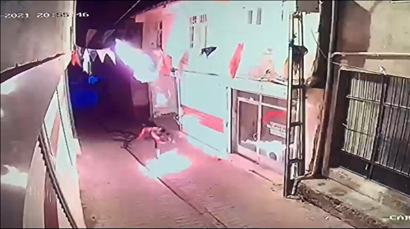 Diyarbakırda AK Parti ilçe binasına molotoflu saldırı