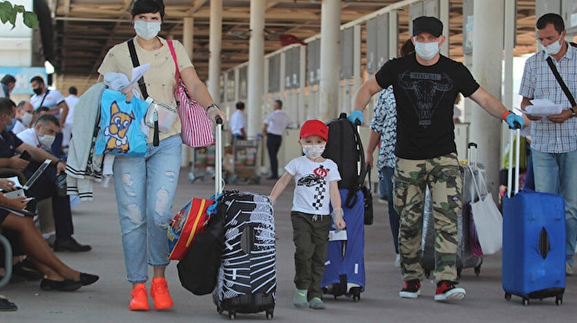Ruslar geliyor: Antalyaya yarın 44 uçakla 12 bin 200 Rus turist bekleniyor