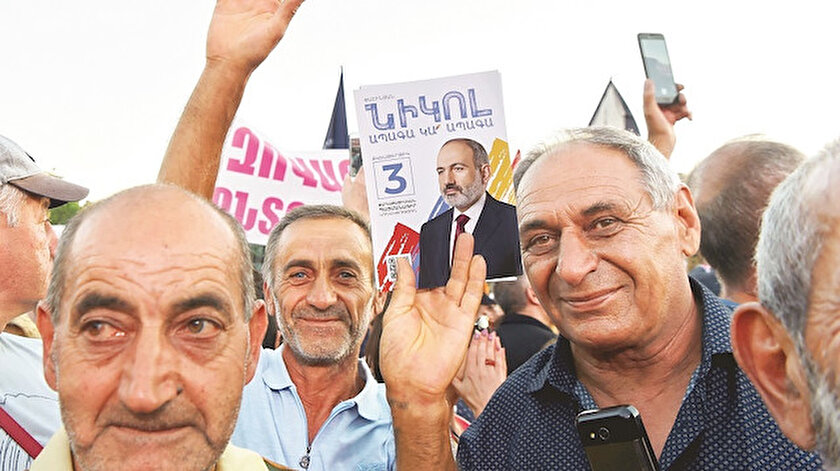 Sandıkta kazanan Paşinyan: Ermenistan halkı kavga istemediğini gösterdi