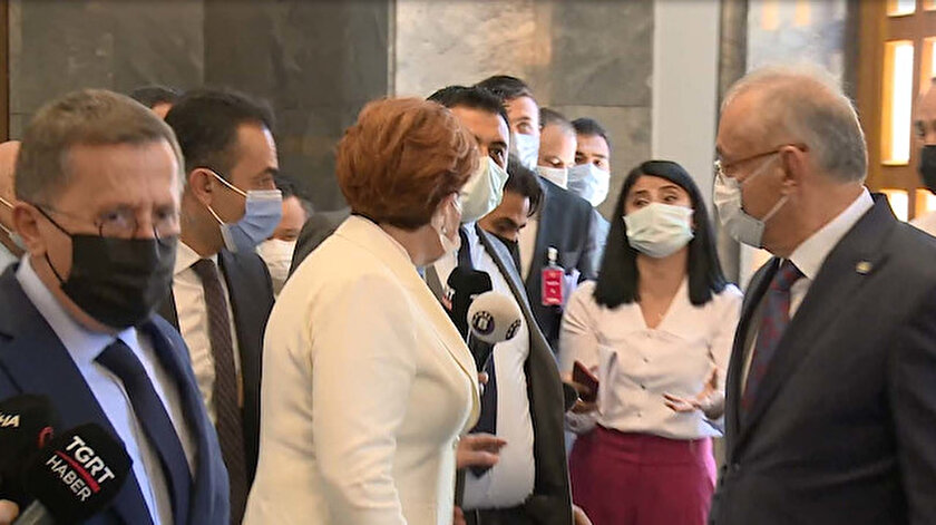 Soru sormak isteyen gazetecilere Akşenerin korumalarından müdahale