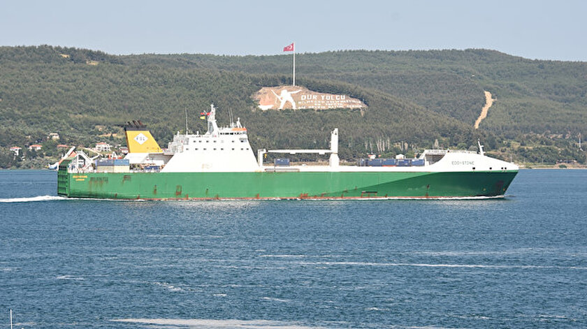 İngiltere devletine ait gemi Çanakkale Boğazından geçti