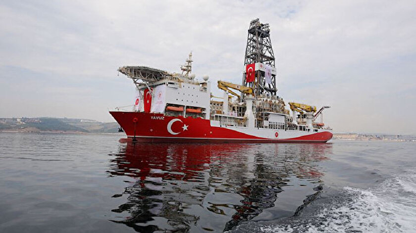 Yavuz sondaj gemisi Çanakkale Boğazından geçti