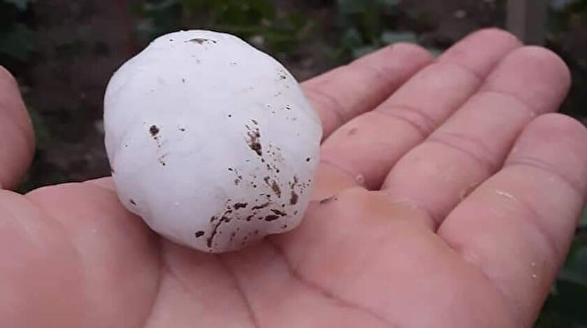 Amasyada yumurta büyüklüğünde dolu yağdı: Samanlığımızın çatısını bile deldi