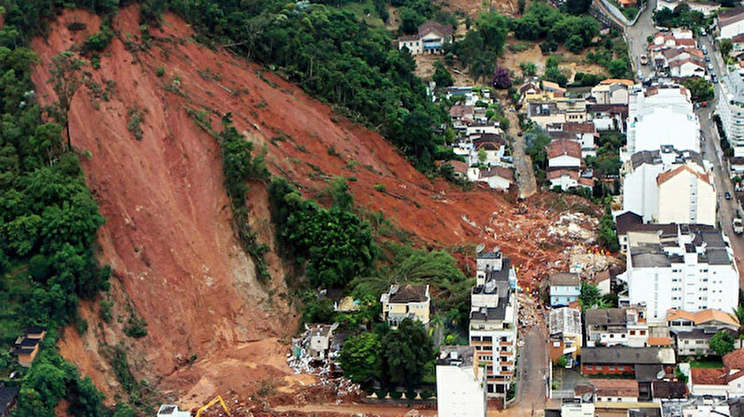 Meteoroloji uyardı: Cuma akşam saatlerine kadar Doğu Karadeniz için heyelan uyarısı