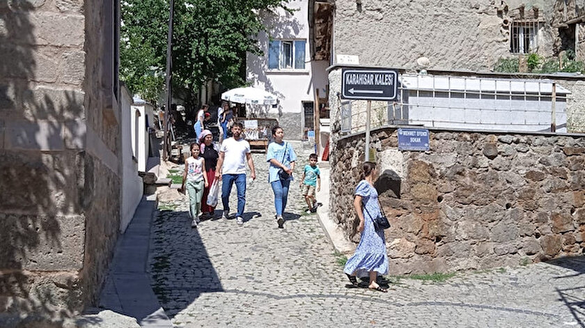 Eşsiz manzarayı seyretmek için 625 merdiven basamağı çıkıyorlar