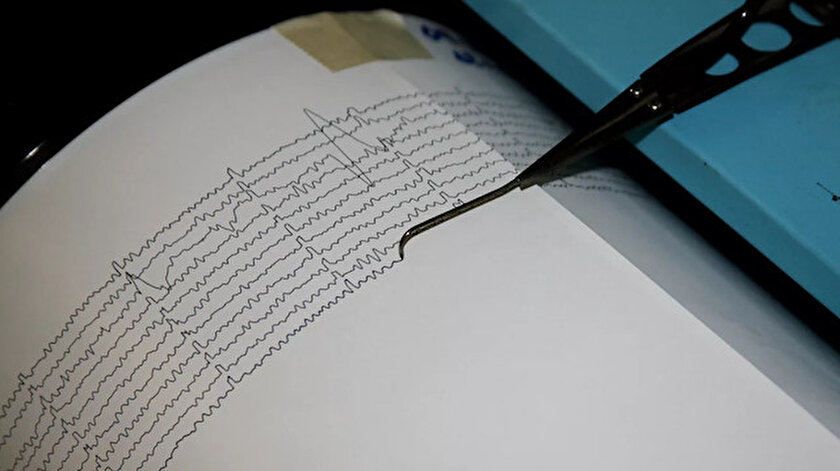 Son dakika İzmirde deprem: Son bir saatte 47 kez sallandı