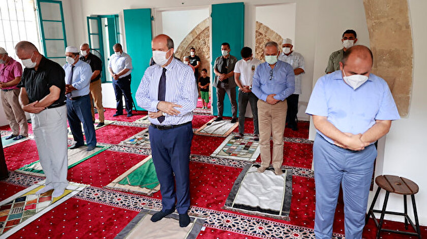 Kapalı Maraşta 47 yıl sonra ilk cuma namazı: Cumhurbaşkanı Tatar vatandaşlarla ibadete açılan Bilal Ağa Mescidinde cuma namazı kıldı