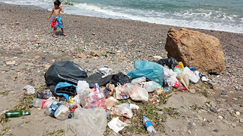 Duyarsız vatandaşlar Mudanya sahillerini çöplüğe çevirdi