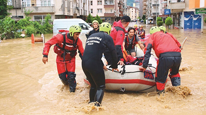 AFAD’ın hızı yüzlerce kişiyi kurtardı