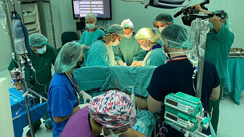 Türkiyede ikinci kez: 40 kişilik ekip kadavradan rahim nakli gerçekleştiriyor