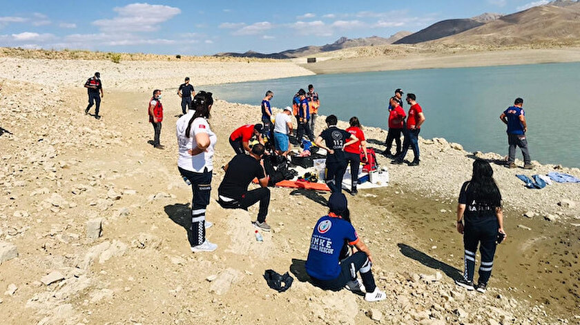 Serinlemek için gölete giren çocuk boğularak can verdi