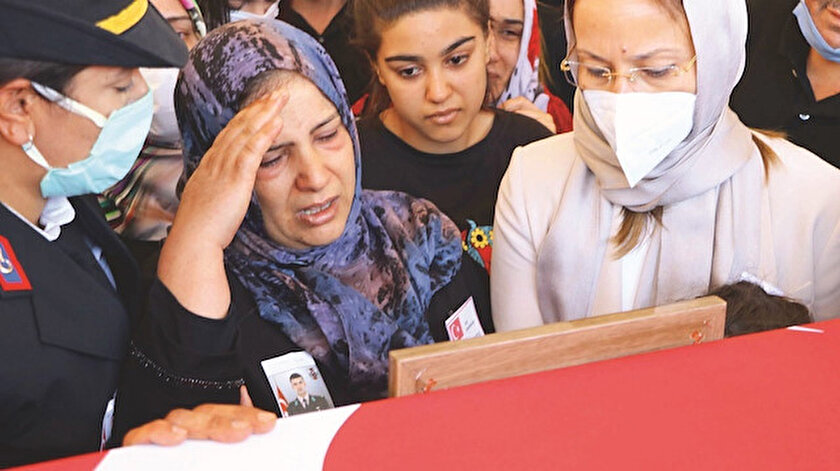 Şehit oğluna asker selamı verdi: Kalbimize gömdük