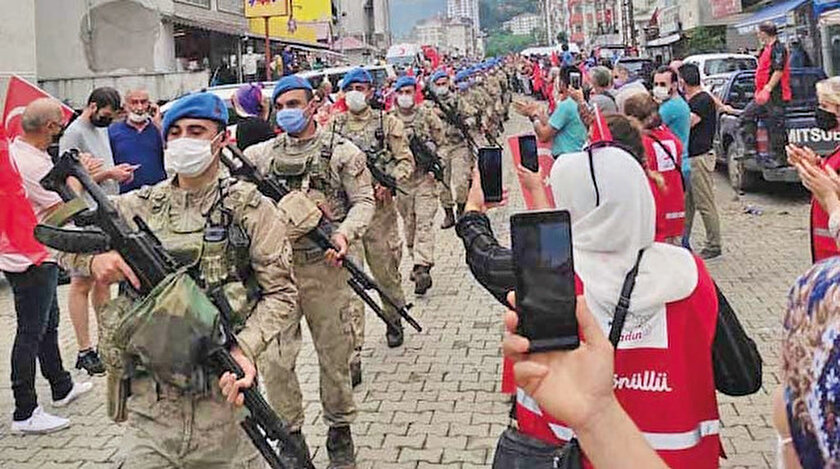 Mehmetçik alkışlarla uğurlandı