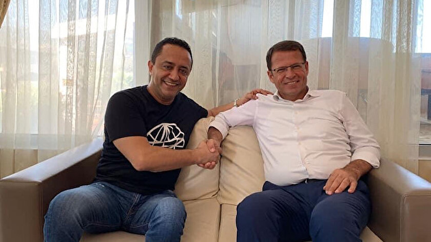 CHPli Refik Eryılmaz Esed destekçisi şarkıcı Ali Deeki Hatayda konuk edip konser verdirdi