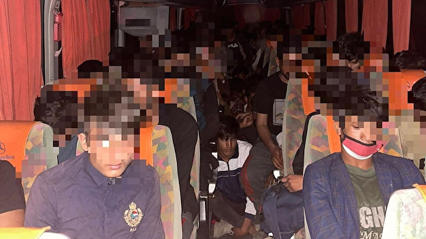 Yolcu otobüsünde 68 kaçak göçmen yakalandı