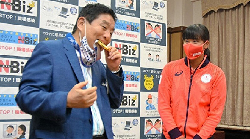 Japon oyuncunun ısırılan olimpiyat madalyası yenisiyle değiştirilecek