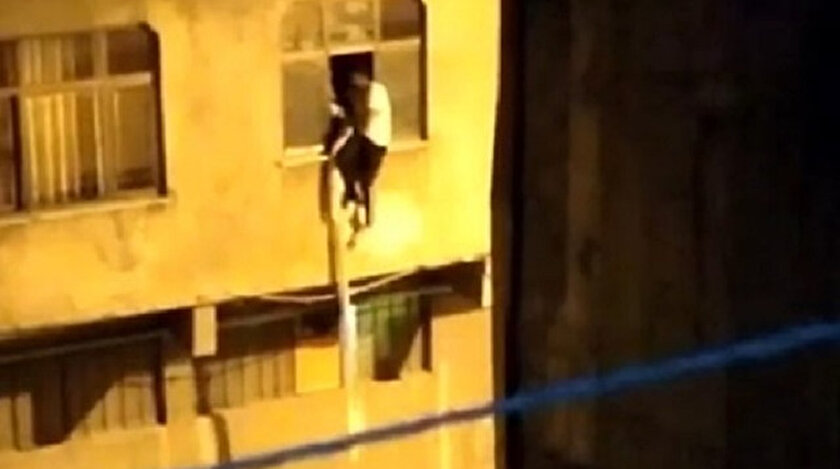 Kaçak göçmenler pencereden sarkıttıkları çarşafla polisten kaçmak istediler