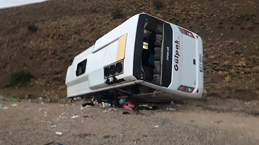 Kayseride midibüs şarampole devrildi