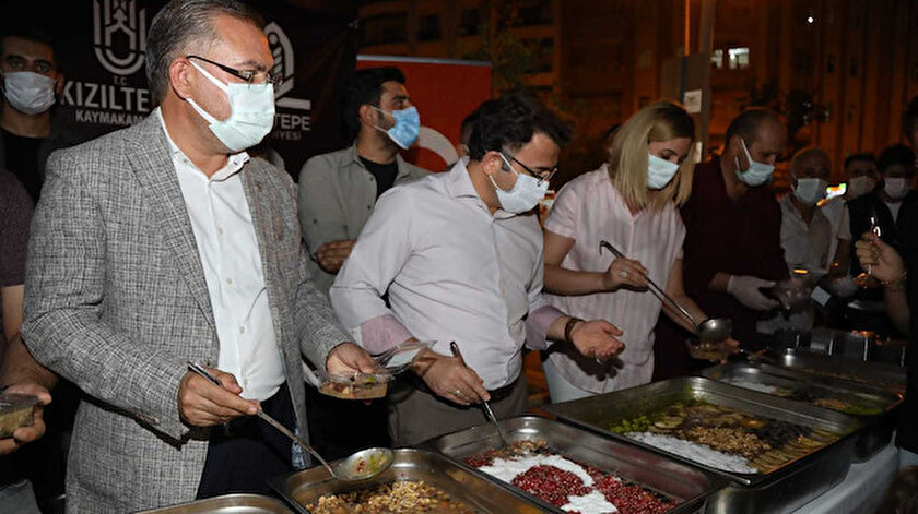 Kızıltepede vatandaşlara aşure ikram edildi 