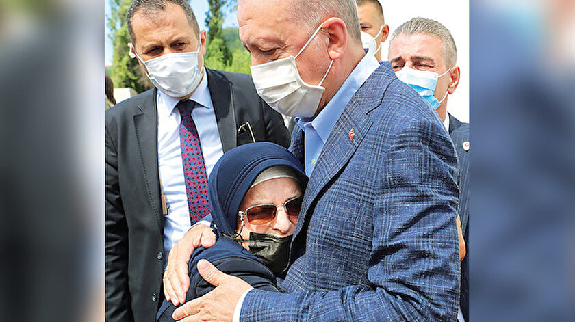 Cumhurbaşkanı Erdoğan sel felaketinin yaşandığı Bozkurt ilçesini ziyaret etti: Tüm imkanlarımızla sizinleyiz