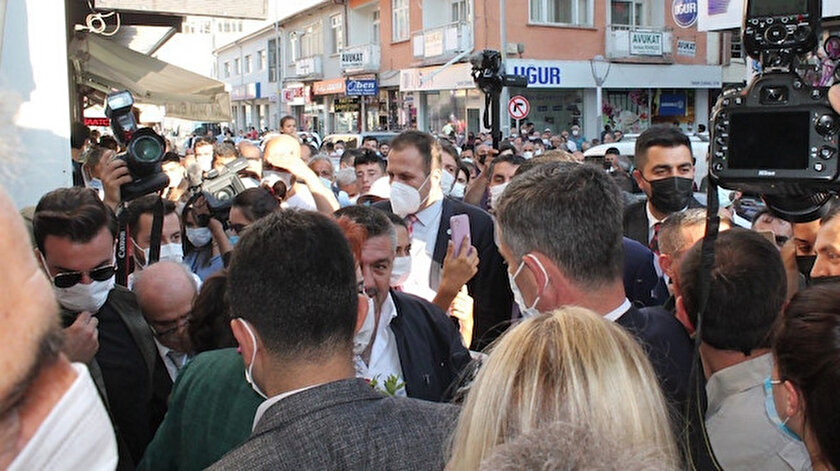 Meral Akşenere tepkiler dinmiyor: Bayburtta İYİ Partililer ve vatandaşlar arasında yumruklu arbede