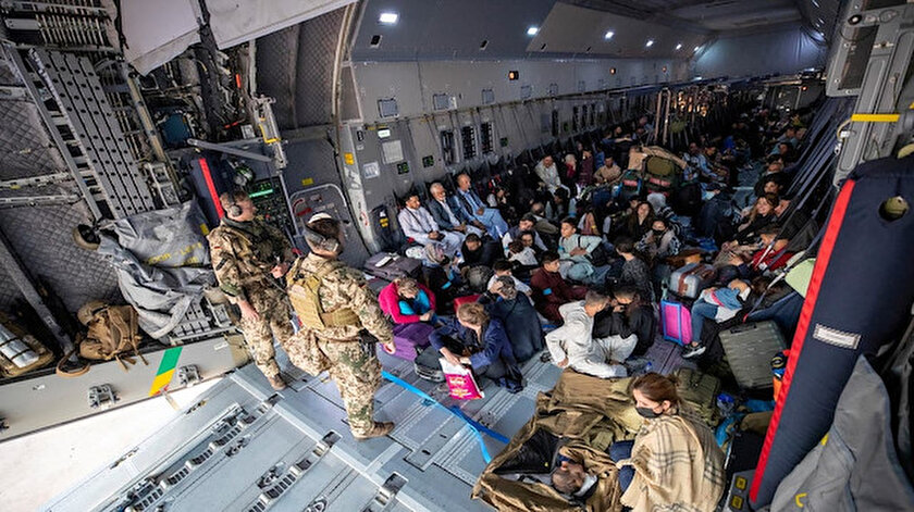 Avustralya Afganistandaki vatandaşlarını tahliye etmeye başladı