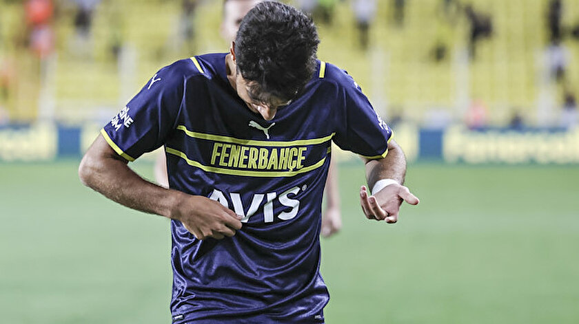 Fenerbahçenin yeni formasında arma tartışması: Muhammed Gümüşkaya armayı bulamadı