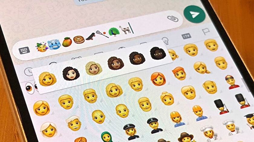WhatsAppa emoji ile tepki özelliği geliyor