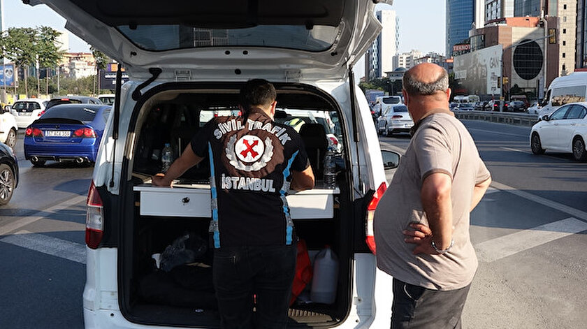 İstanbulda çakarlı araç denetimi: Kuralları ihlal edenlere ceza kesildi