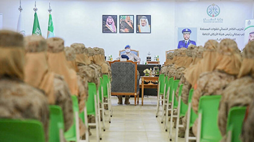 Suudi Arabistan’da ilk: Kadın askerler mezun oldu