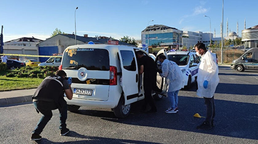 Arnavutköyde trafikteki bir araca kurşun yağdırdılar