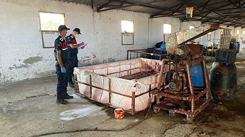 izmir de mide bulandiran goruntuler ahirda urettikleri salcayi vatandasa yedireceklerdi yeni safak