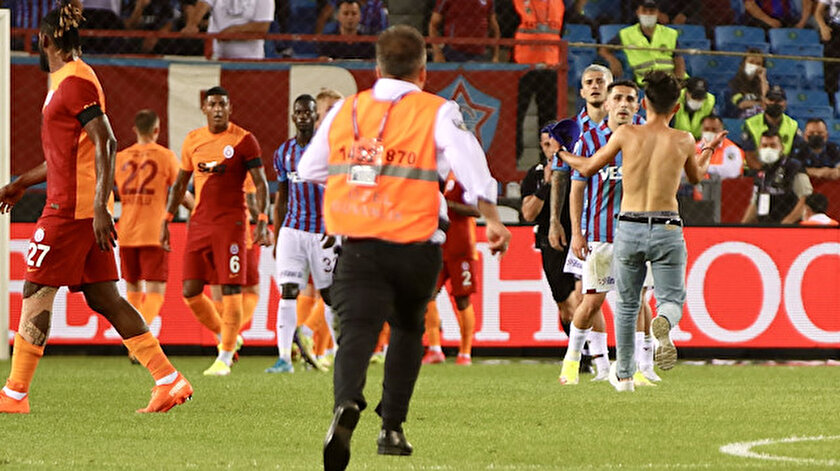 Derbide şaşkına çeviren olay: Yıldız futbolcu gözyaşlarına boğuldu
