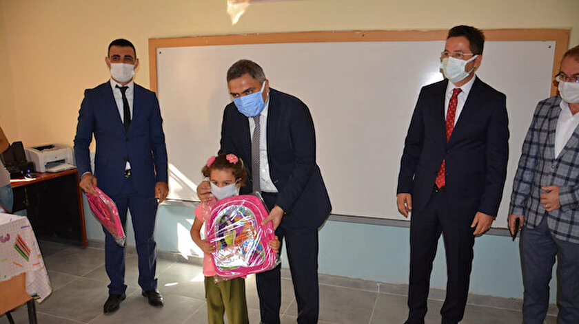 Kaymakam Karaarslan’dan kırsal mahalle öğrencilerine ziyaret