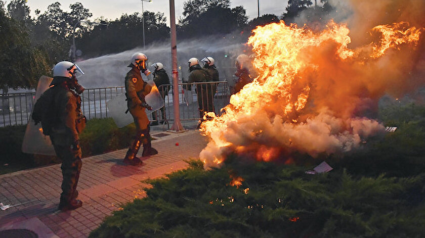 Avrupa’da Kovid-19 önlemlerine karşı protestolar: Sokakları savaş alanına çevirdiler