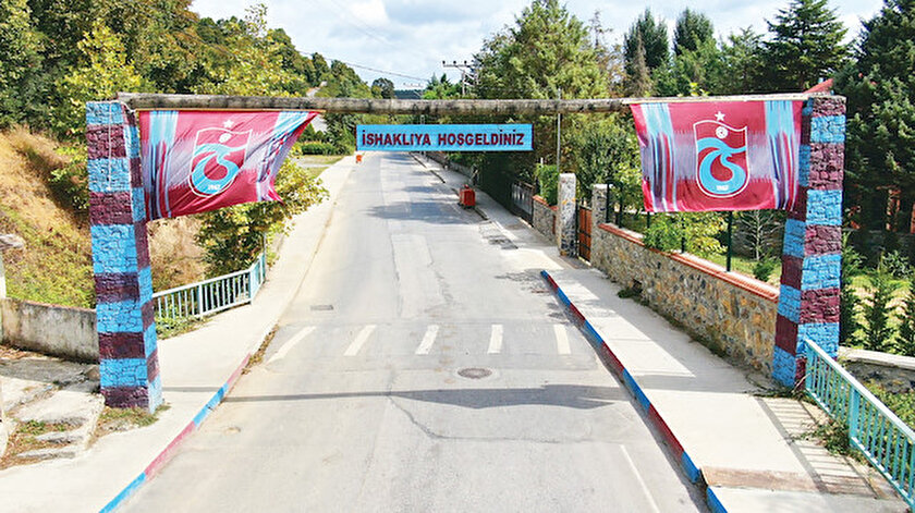 Beykoz’un bordo mavi köyü