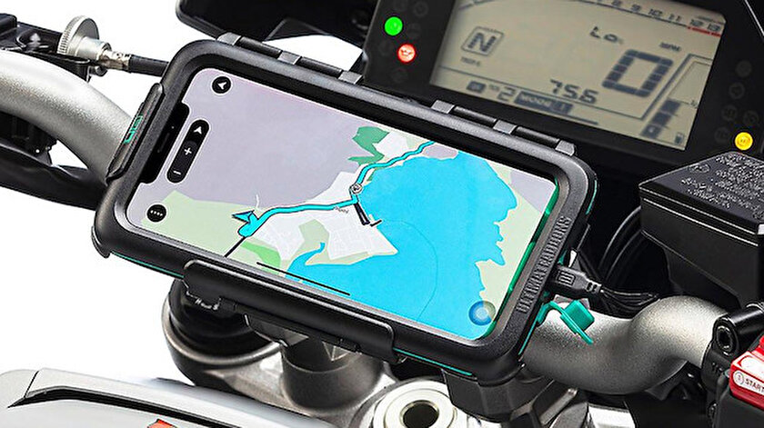 Apple telefon tutacağı kullanan motosiklet sahiplerini uyardı