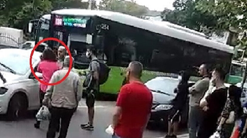 Kadın sürücü hemcinsine dehşeti yaşattı: Direksiyon başında darp etti