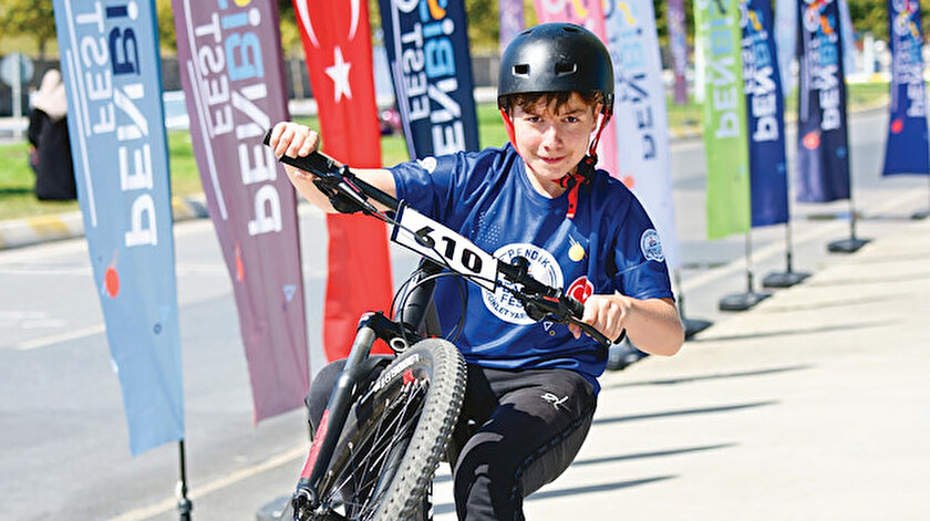 Hem spor hem sağlık için pedal çevirdiler
