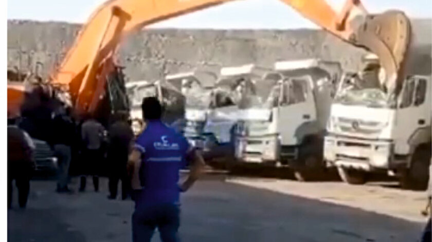Hepsini tek tek parçaladı: Parasını alamayan kepçe operatörünün intikamı böyle kaydedildi