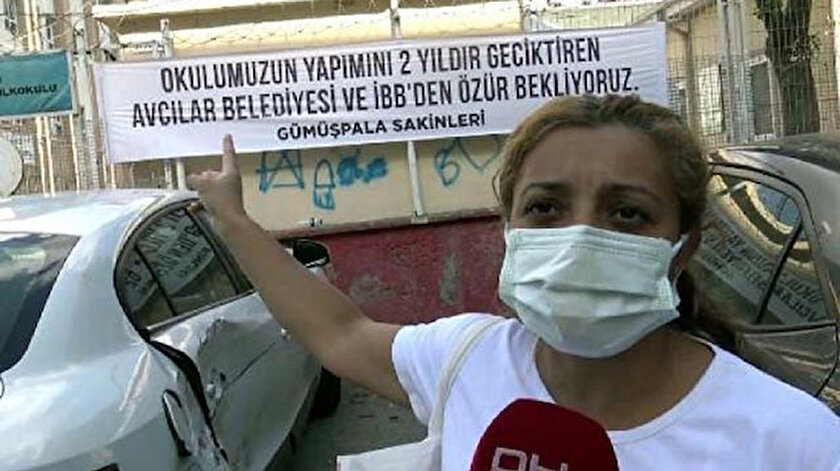 Velilerin pankartlı isyanı: Okulumuzun yapımını geciktiren Avcılar Belediyesi ve İBBden özür bekliyoruz